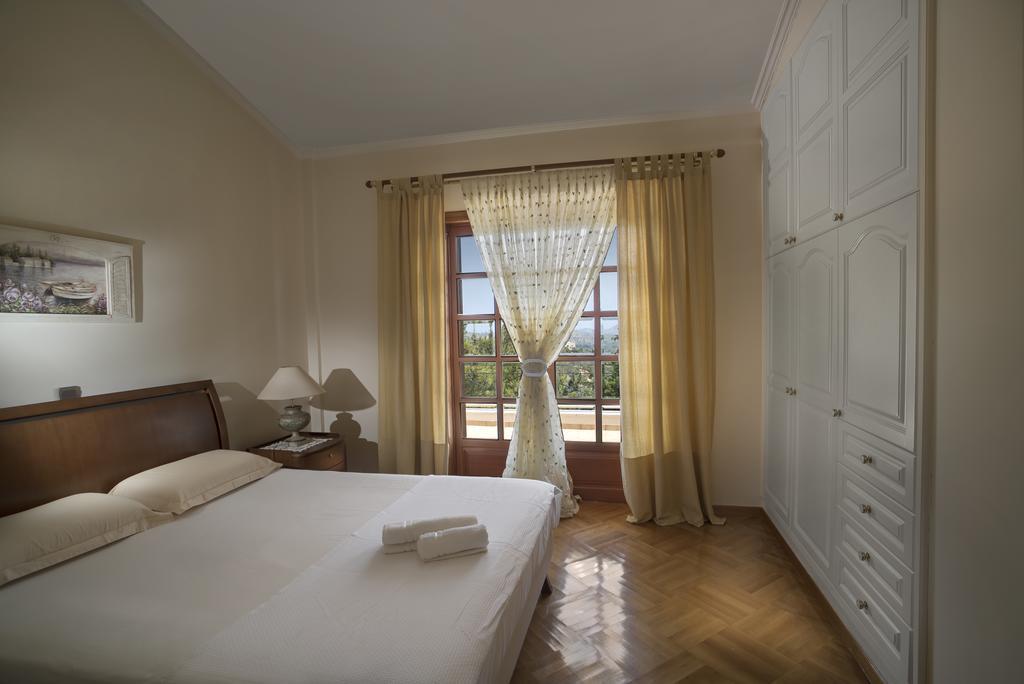 Villa Corina Near The Airport Kouvaras ภายนอก รูปภาพ