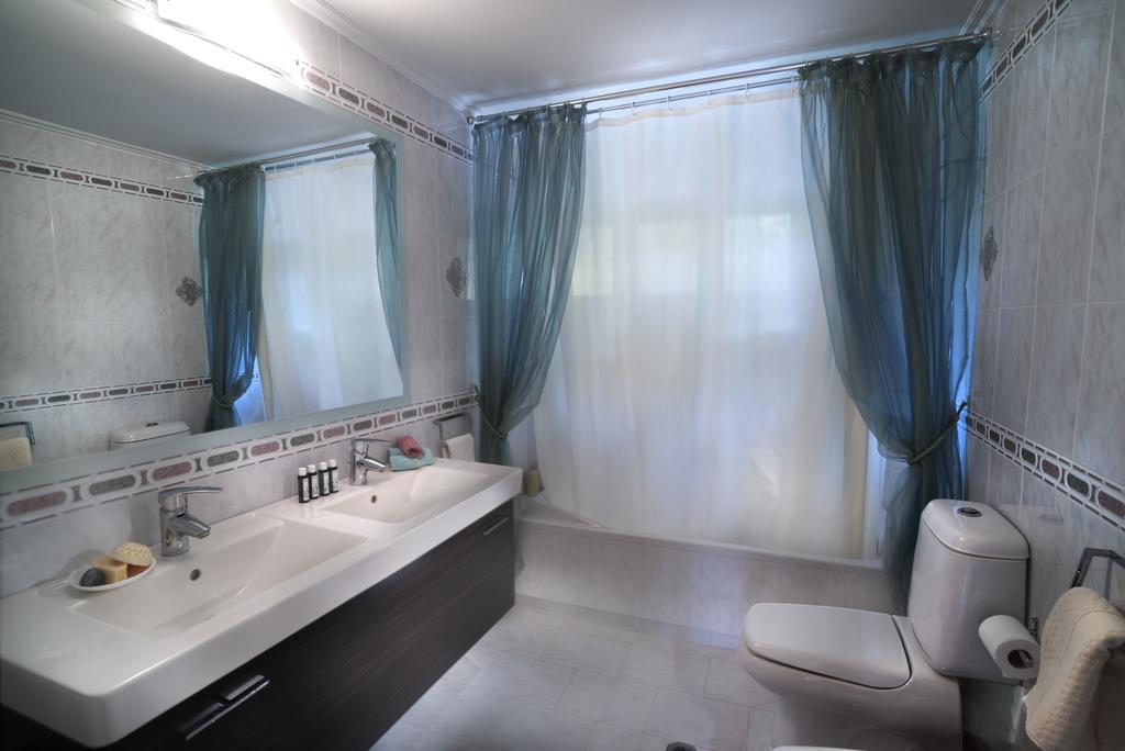 Villa Corina Near The Airport Kouvaras ภายนอก รูปภาพ