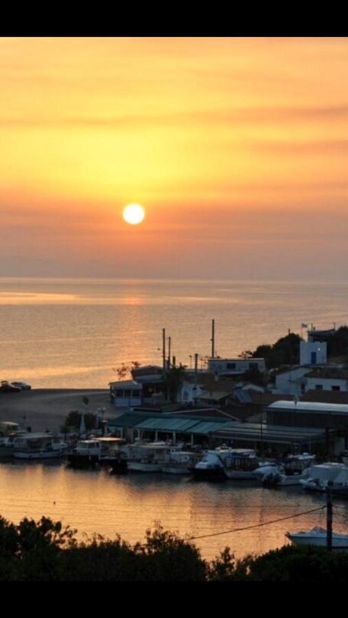 Villa Corina Near The Airport Kouvaras ภายนอก รูปภาพ